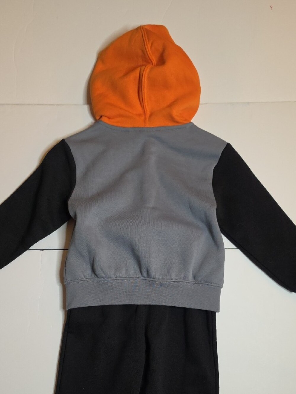 Jordan Kids Gray, Black & Orange Hoodie Jogger Set - Picture 5 of 5